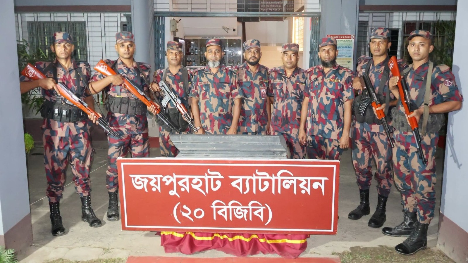 জয়পুরহাট সীমান্তে ৫১ কেজির কষ্টিপাথর উদ্ধার বিজিবির
